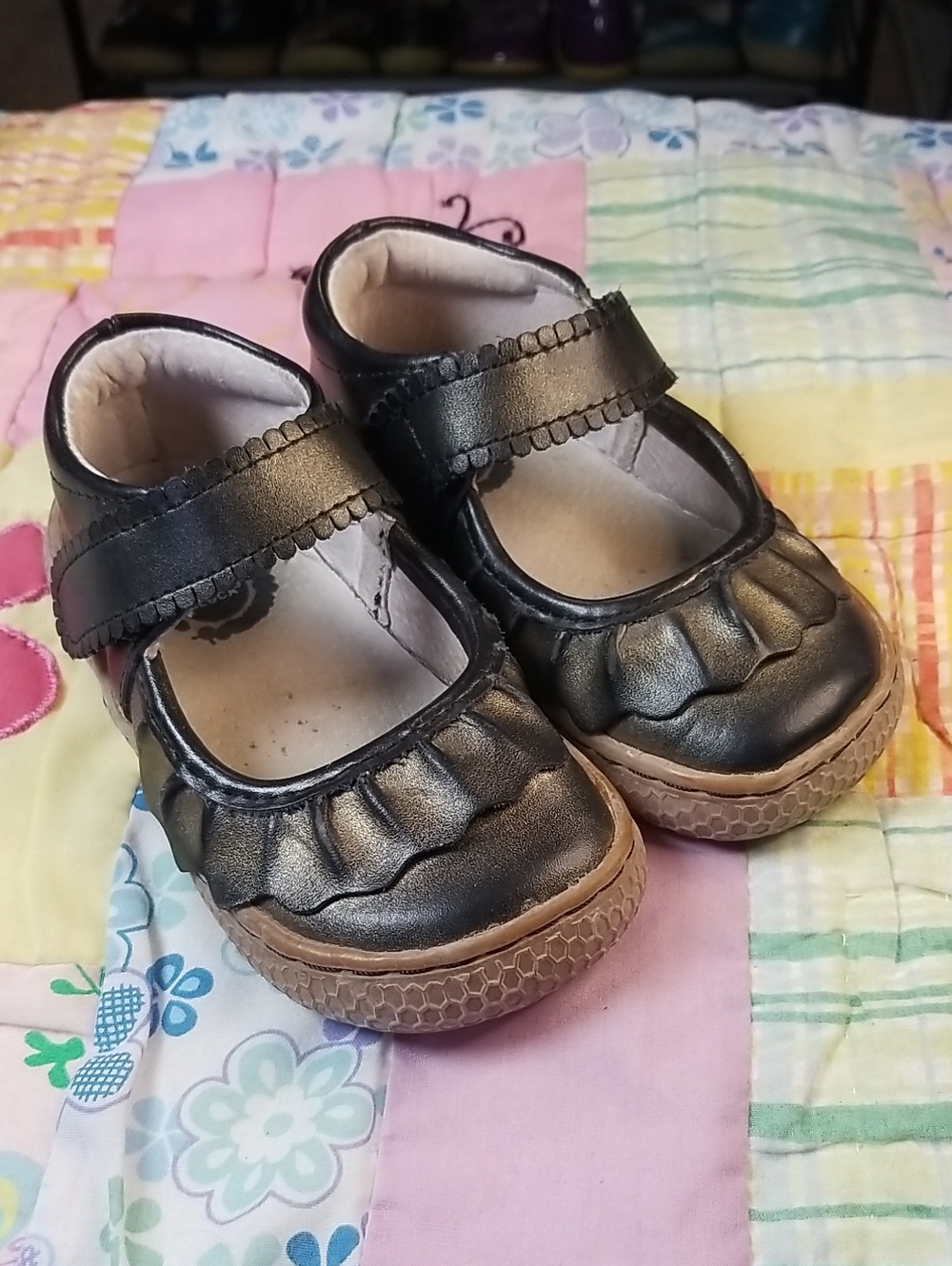 Livie & Luca Black Leather Mary Jane Shoes with Gold Overspray Size 6 Ruche